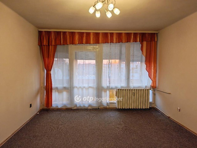 Eladó téglalakás, Dombóváron 25.8 M Ft, 2 szobás