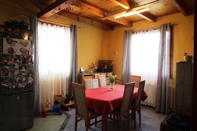 Eladó családi ház, Pécsett, Rezgő utcában 87.9 M Ft, 5 szobás