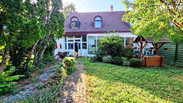 Eladó családi ház, Székesfehérvárott 99.9 M Ft, 1+4 szobás