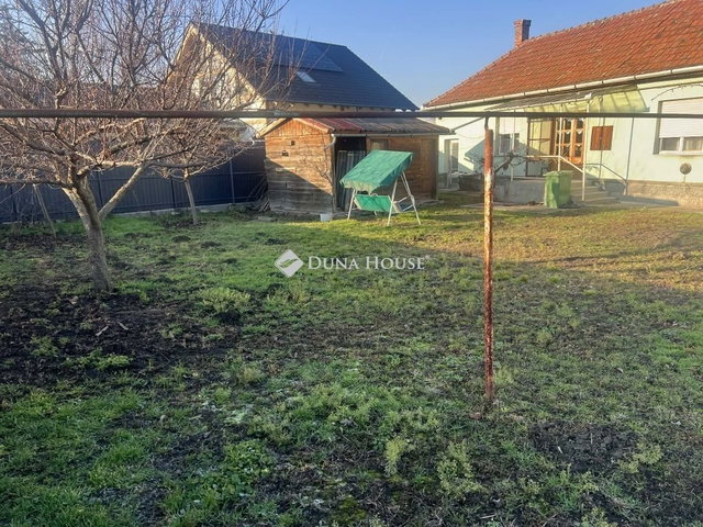 Eladó családi ház, Jászberényben 24.4 M Ft, 2 szobás