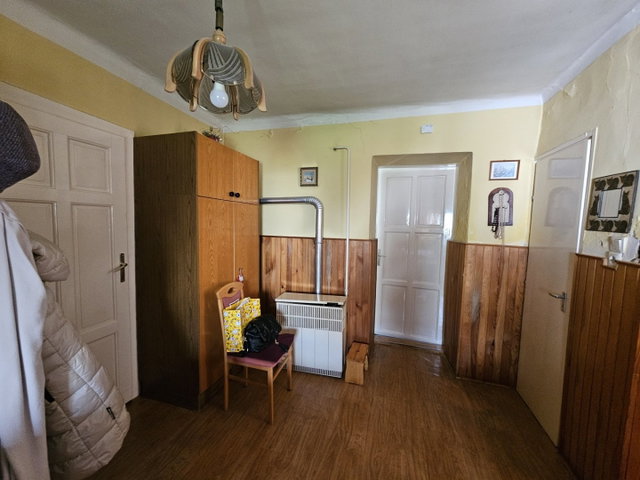 Eladó családi ház, Pápán 16.5 M Ft, 2 szobás