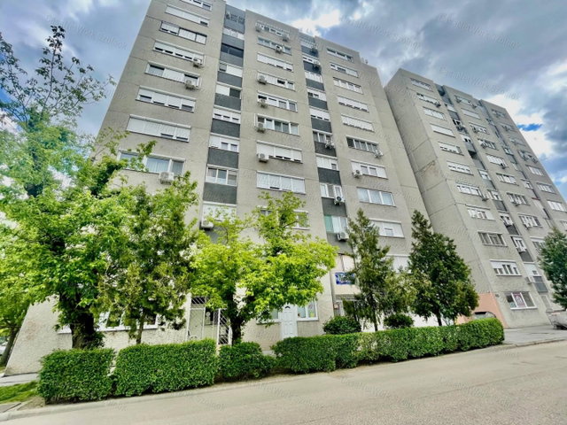 Eladó panellakás, Szolnokon 28 M Ft, 2 szobás