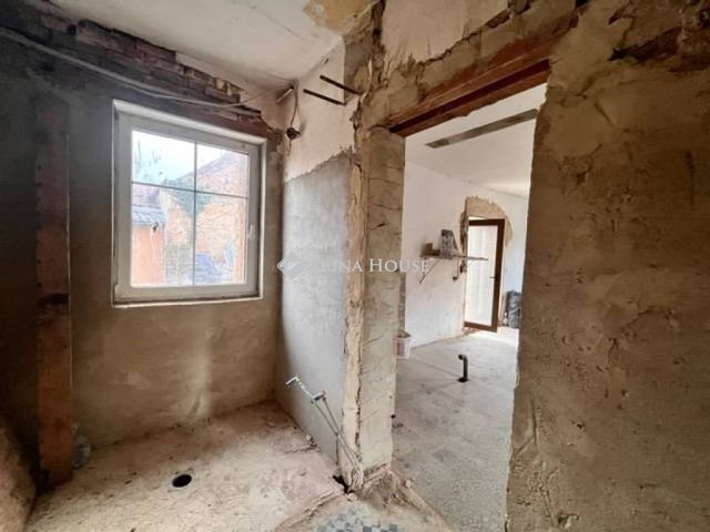 Eladó családi ház, Pécsett, Somogy utcában 9.5 M Ft, 3 szobás