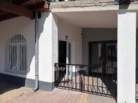 Eladó téglalakás