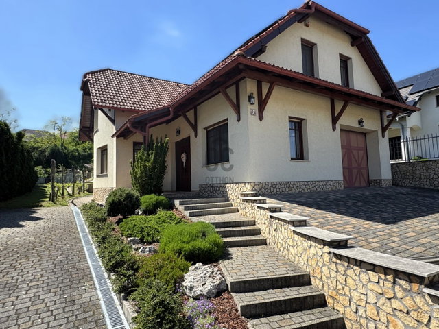 Eladó családi ház, Csolnokon 159 M Ft, 5 szobás