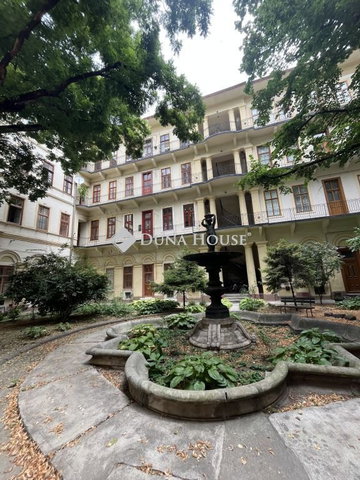 Eladó téglalakás, Budapesten, VI. kerületben, Liszt Ferenc téren