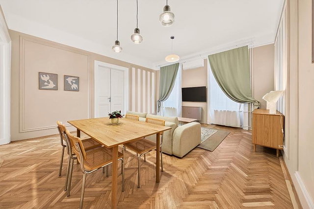 Eladó téglalakás, Budapesten, VII. kerületben, Rákóczi úton