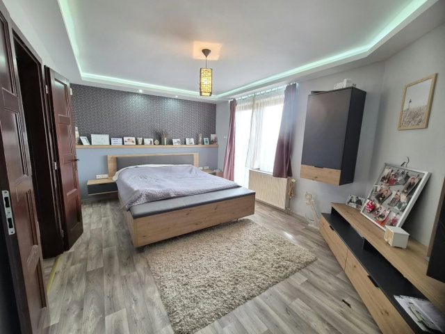 Eladó családi ház, Pécsett, Szőlész dűlőn 150 M Ft, 5 szobás