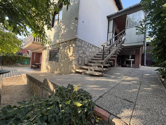 Eladó családi ház, Balatonfüreden 148 M Ft, 8 szobás