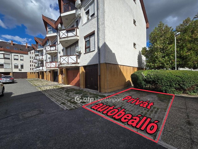 Eladó téglalakás, Pápán 45.9 M Ft, 3 szobás
