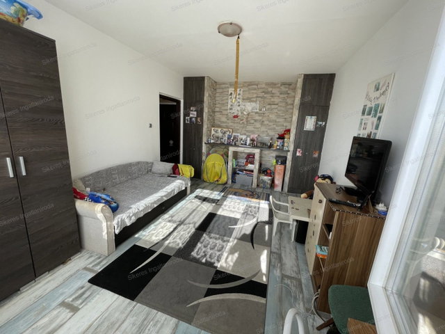 Eladó panellakás, Tatabányán 32.5 M Ft, 1+1 szobás