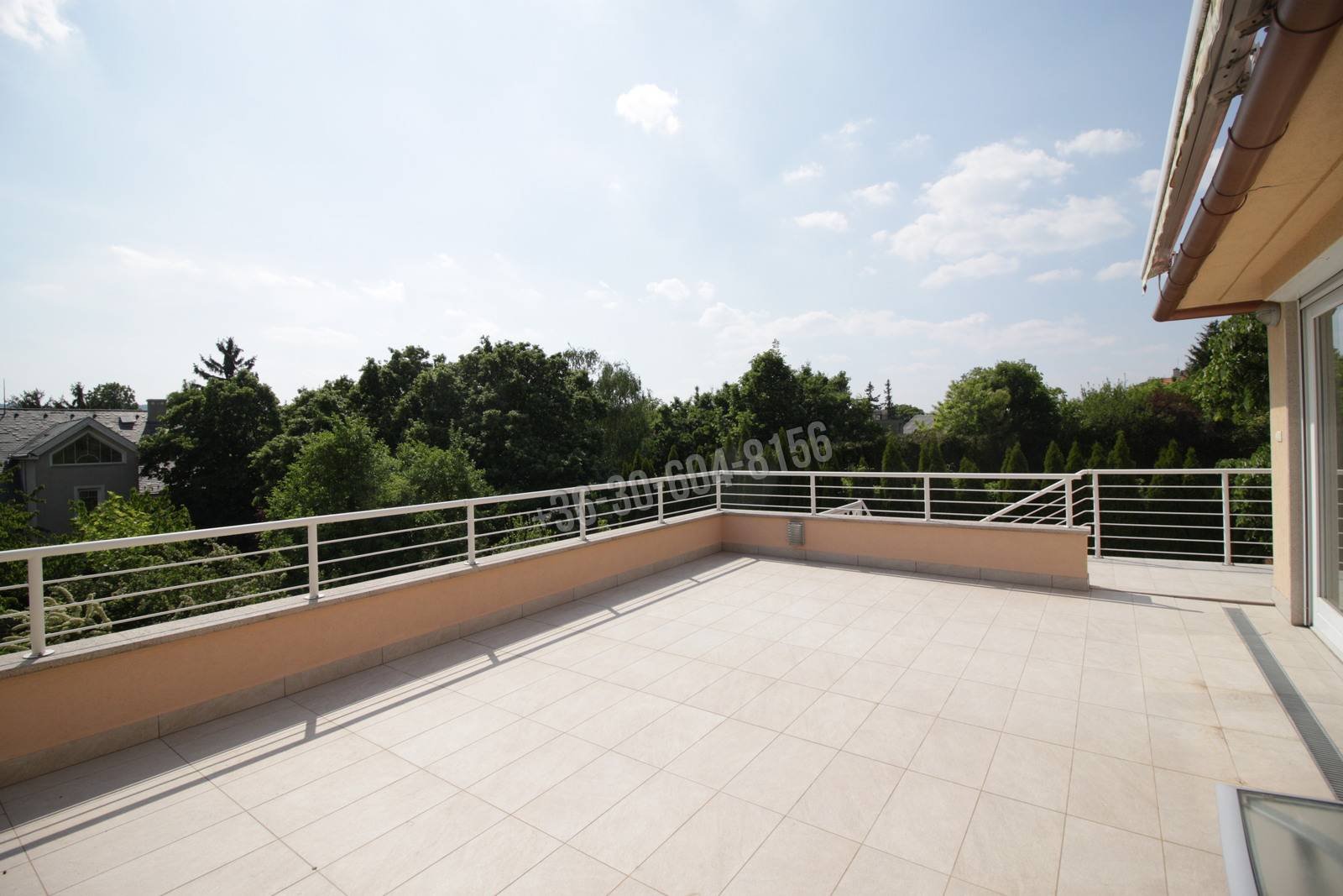 8 bed · 360m² · 2.002.000 ft
