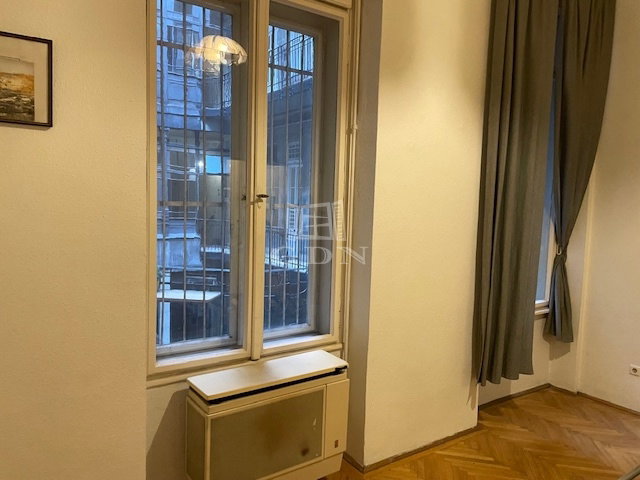 Eladó téglalakás, Budapesten, V. kerületben 59.9 M Ft, 1 szobás