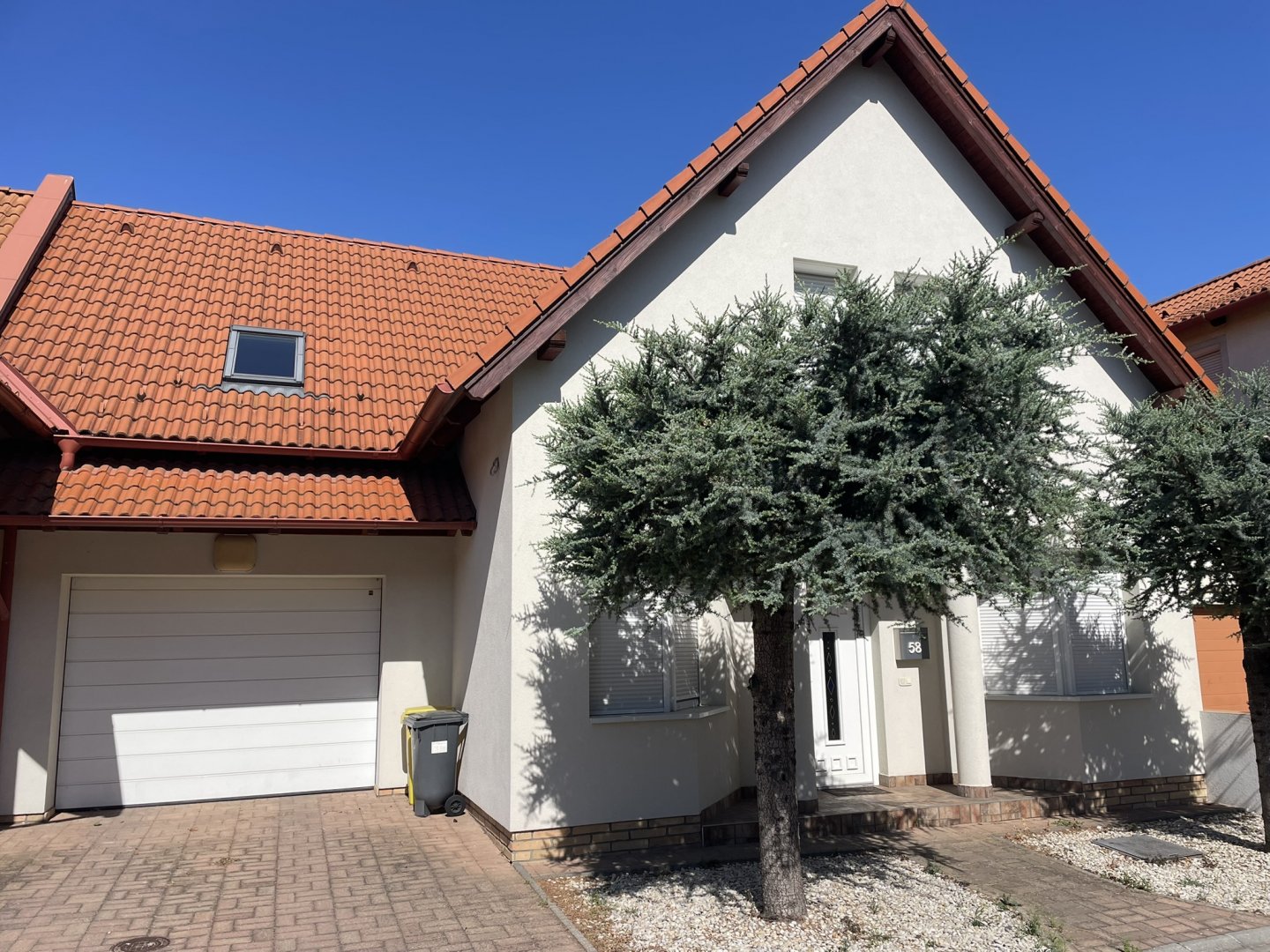 4 bed · 180m² · 550.000 ft