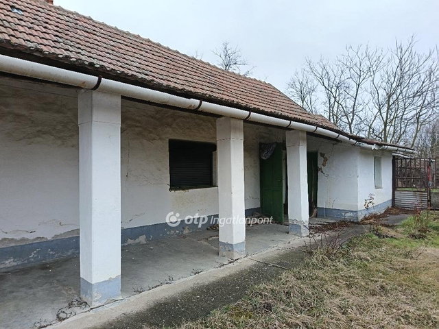 Eladó családi ház, Zsákán 5.5 M Ft, 3 szobás