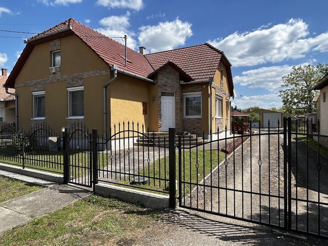 Eladó családi ház, Jászkisérén 40 M Ft, 3 szobás