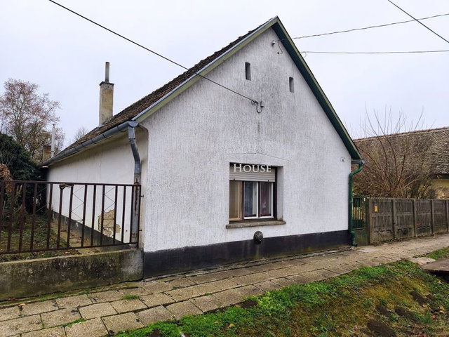 Eladó családi ház, Dombóváron 22 M Ft, 2 szobás