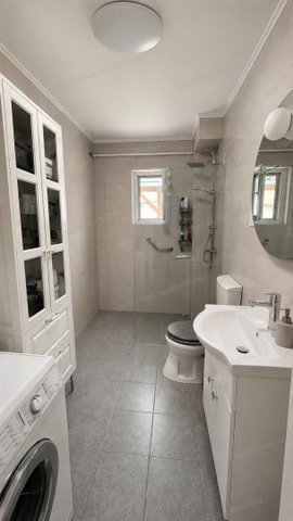 Eladó családi ház, Siófokon 159.9 M Ft, 9 szobás
