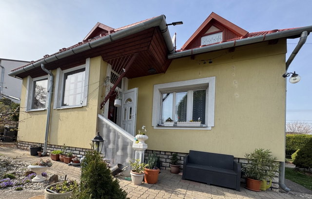 Eladó családi ház, Balatonalmádiban 135 M Ft, 2+1 szobás