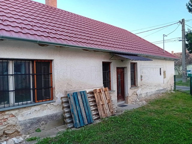 Eladó családi ház, Zalaszentgróton 12 M Ft, 3 szobás