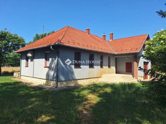 Eladó családi ház, Kiskunfélegyházán 85 M Ft, 5 szobás