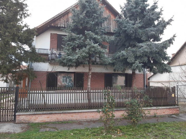 Eladó családi ház, Szentesen 43 M Ft, 6 szobás