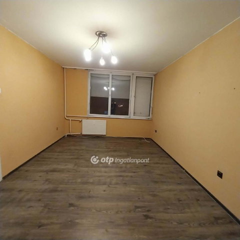 Eladó panellakás, Nyíregyházán 34.8 M Ft, 1+1 szobás