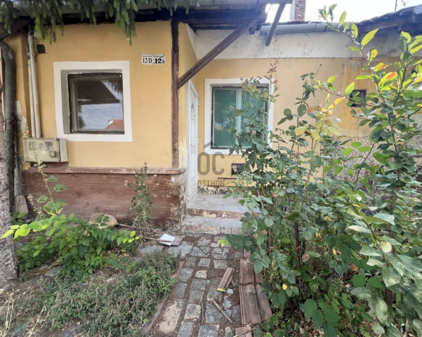 Eladó téglalakás, Szekszárdon 6 M Ft, 2 szobás