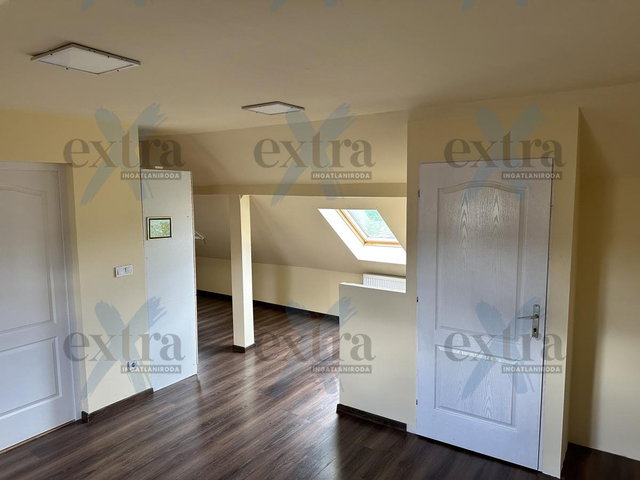 Eladó családi ház, Szegeden 99 M Ft, 8 szobás