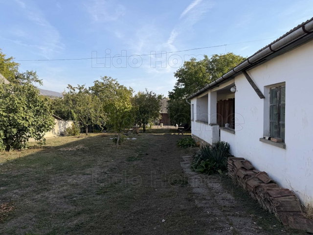 Eladó családi ház, Móron 39.9 M Ft, 2 szobás