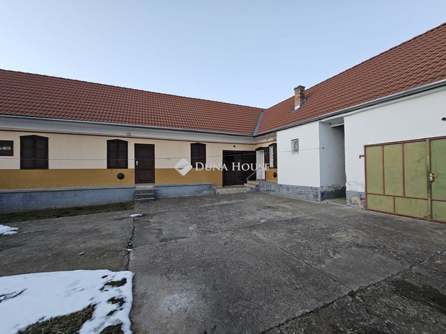 Eladó családi ház, Véménden 23.9 M Ft, 4 szobás