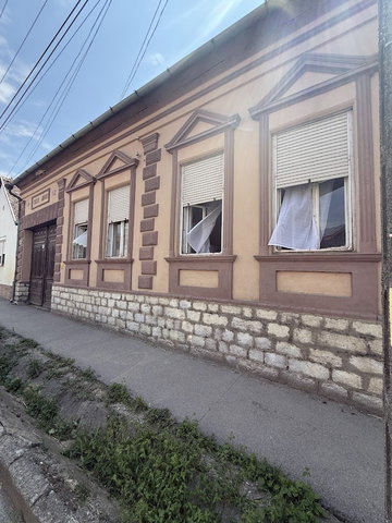 Eladó családi ház, Szászváron 21.3 M Ft, 4 szobás