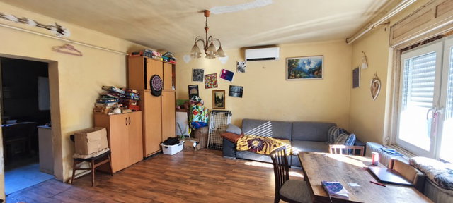 Eladó családi ház, Pécsett, Komlói úton 42 M Ft, 4 szobás