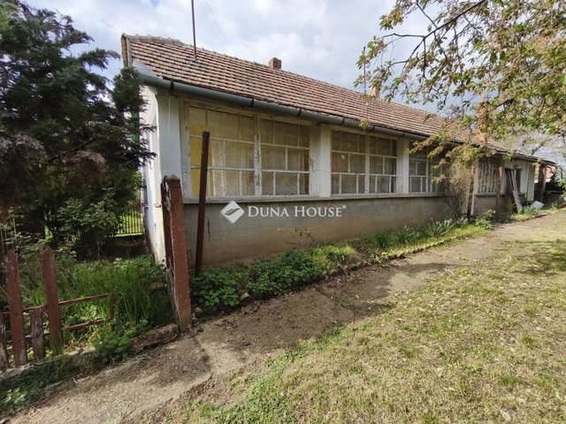 Eladó családi ház, Mezőfalván 17 M Ft, 3 szobás