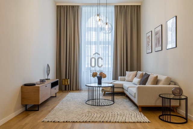 Eladó téglalakás, Budapesten, V. kerületben, Október 6. utcában