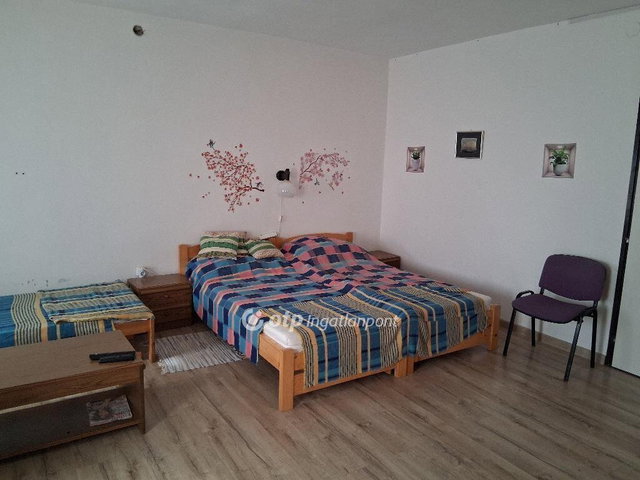 Eladó családi ház, Balatonalmádiban 220 M Ft, 10 szobás