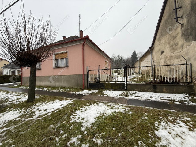 Eladó családi ház, Vasváron 28.5 M Ft, 2 szobás