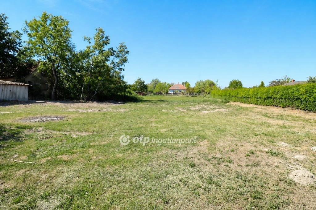 800m² · 6.900.000 ft