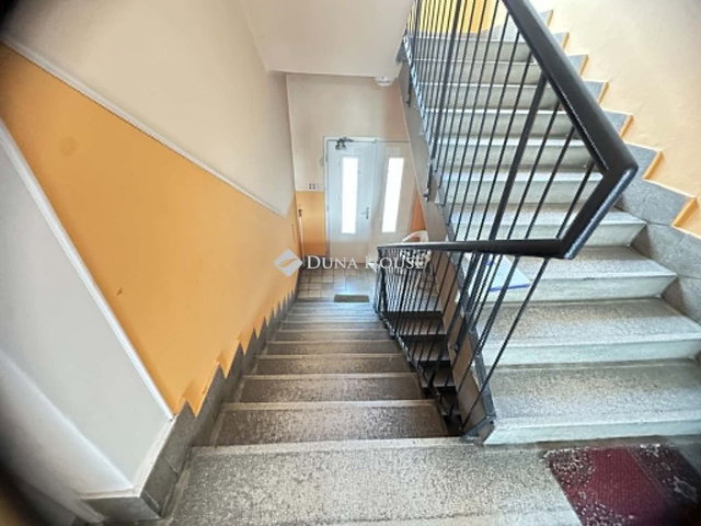 Eladó téglalakás, Kecskeméten 85 M Ft, 4 szobás