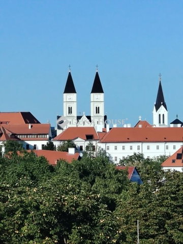 Eladó téglalakás, Veszprémben 63.5 M Ft, 1 szobás