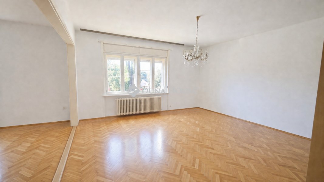6 bed · 266m² · 129.900.000 ft