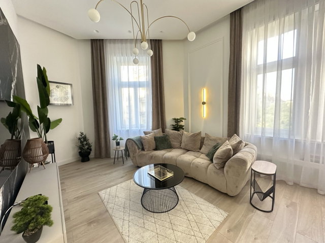 Kiadó téglalakás, albérlet, Budapesten, V. kerületben, 4 szobás