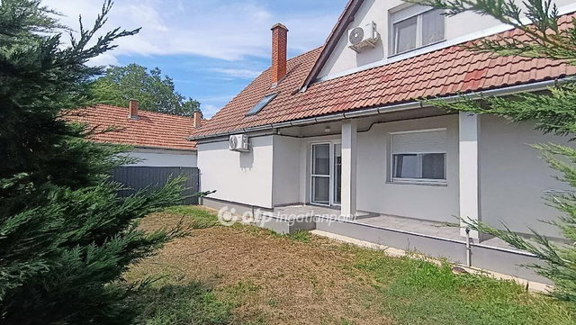 Eladó családi ház, Jászfényszarun 76.4 M Ft, 4+1 szobás