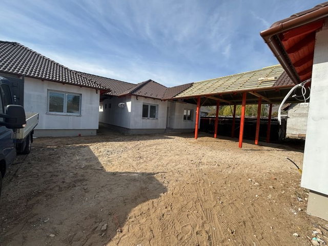 Eladó ikerház, Erdőkertesen 93 M Ft, 5 szobás