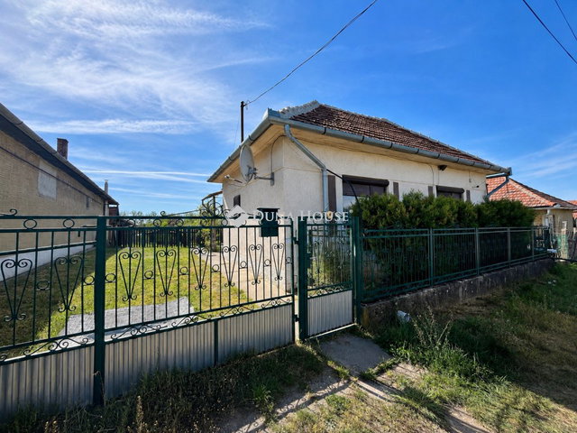 Eladó családi ház, Tiszaeszláron 12.9 M Ft, 2 szobás