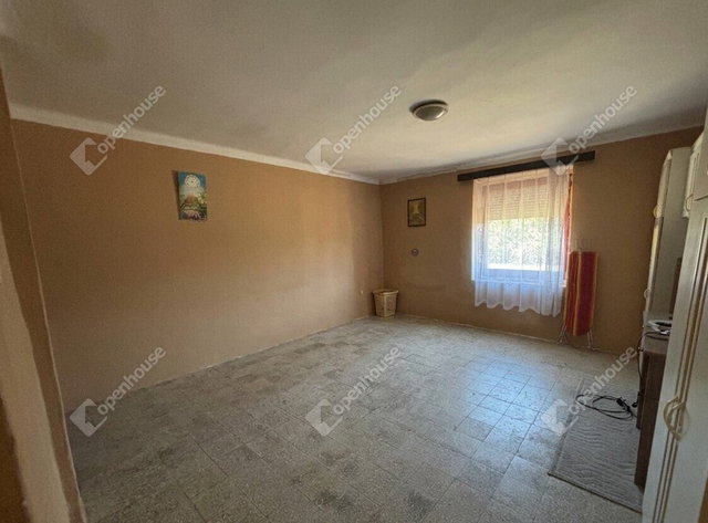Eladó családi ház, Ladon 6.9 M Ft, 11+1 szobás