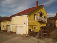 Eladó családi ház, Esztergomban 109 M Ft, 4 szobás