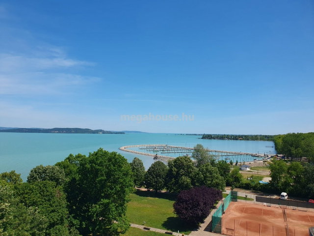 Eladó téglalakás, Balatonföldváron 38.9 M Ft, 1 szobás