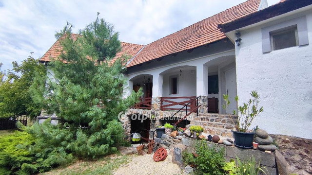 Eladó családi ház, Badacsonytördemicen 129 M Ft, 6 szobás