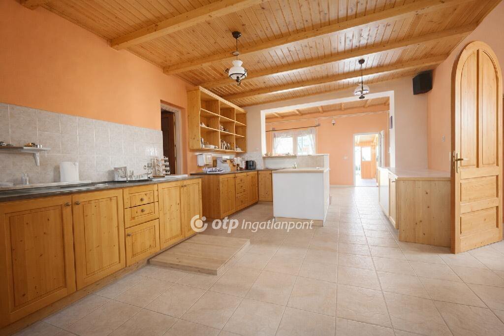 2 bed · 250m² · 1.800.000 ft
